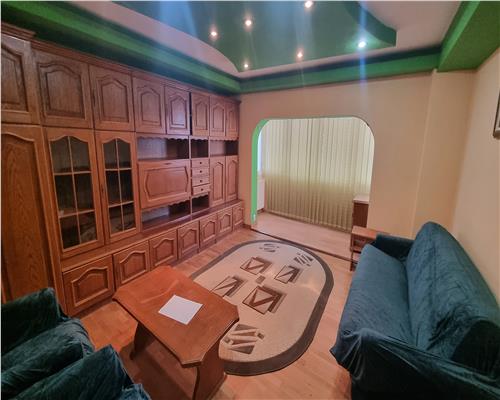 Apartament de trei camere pe strada Scriitorilor