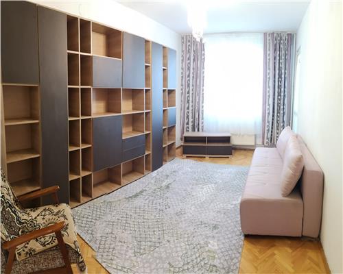 Apartament spatios de 3 camere in zona centrala