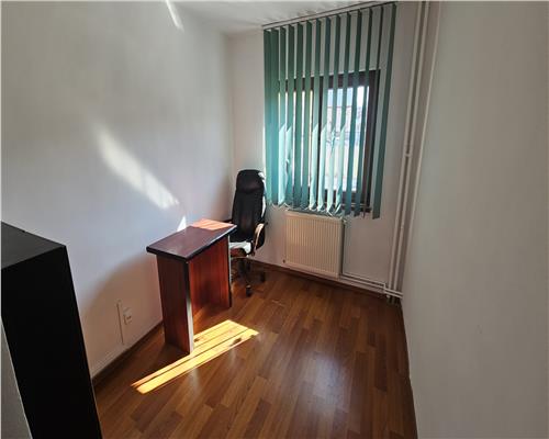 Apartament de 4 camere in zona Astra pretabil pentru spatiu birouri